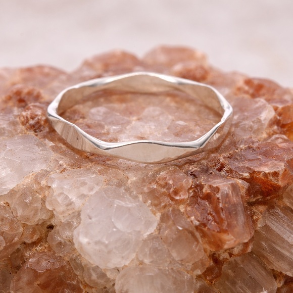 925 Silver Wavy Ring Taxco Handmade dainty stackable - Picture 10 of 10